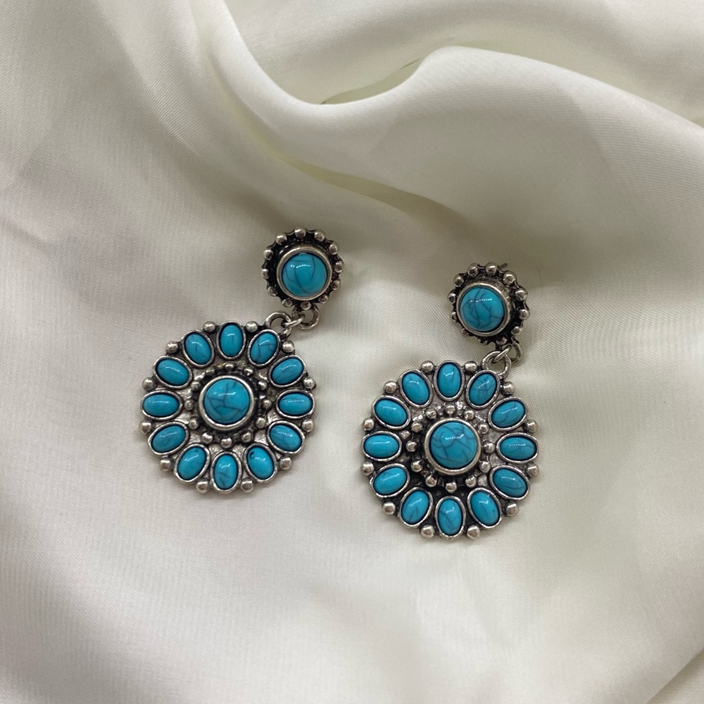 BUNDLE 2 EARRING for $13‼️ |  Western Style Blue Acrylic & Antique Earrings